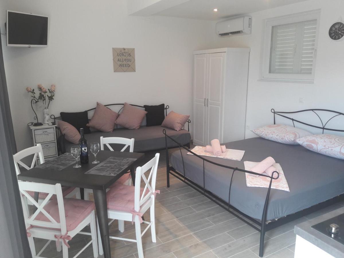 Nessa & Meli Apartment Макарска Екстериор снимка