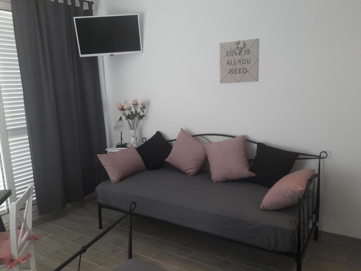 Nessa & Meli Apartment Макарска Екстериор снимка