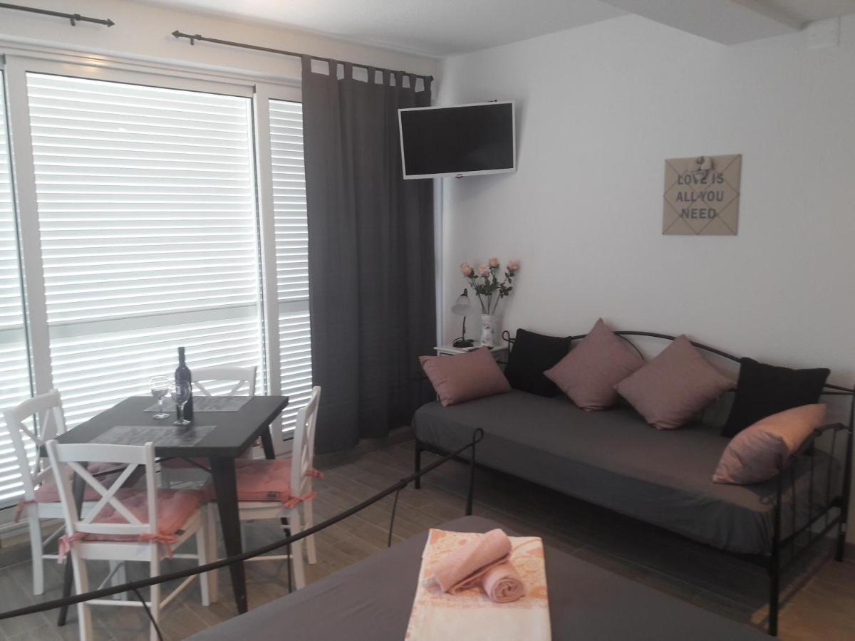 Nessa & Meli Apartment Макарска Екстериор снимка